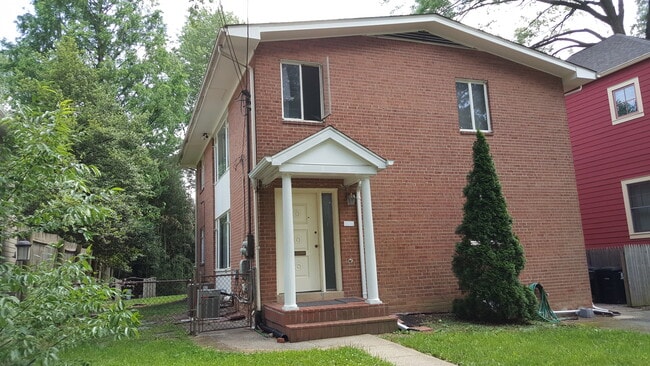 Building Photo - 1034 17th St S