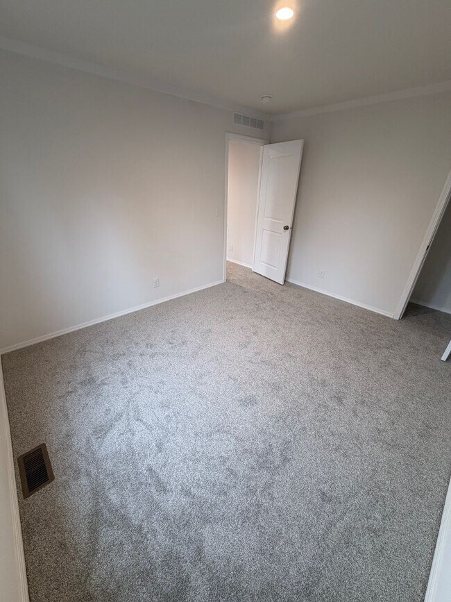 Building Photo - New 3 bedroom 2 bathrooms House on the outskirts of Stayton