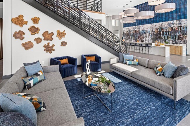 Building Photo - 5256 International Dr