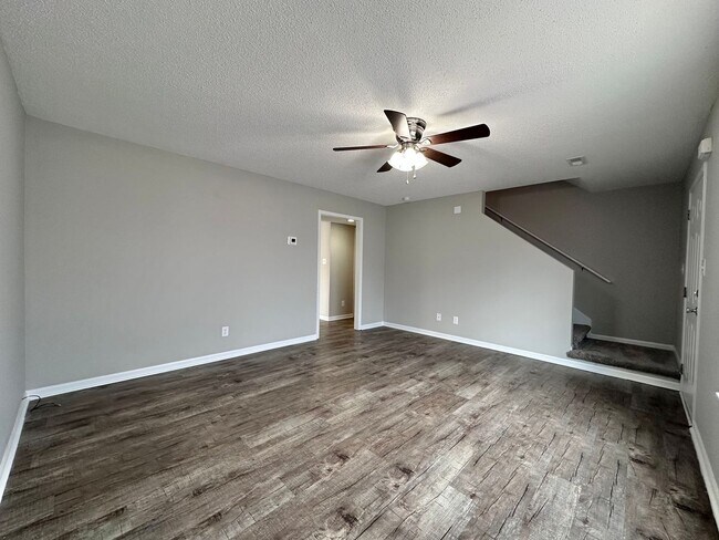 Building Photo - Rand 938 FABULOUS TOWNHOUSE! DON'T MISS TH...