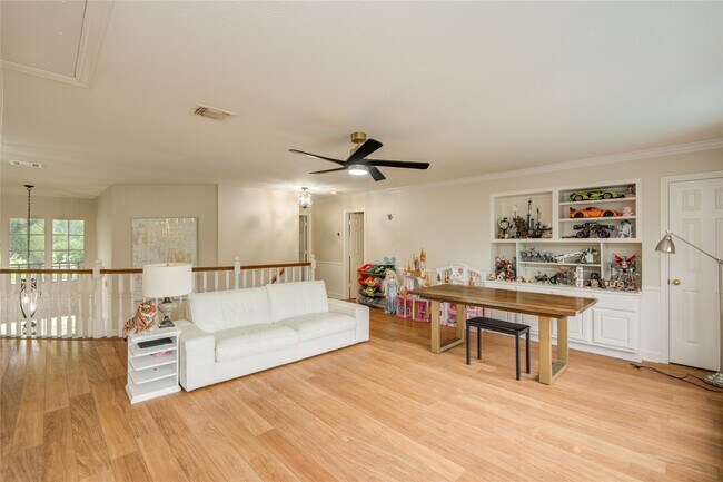 Building Photo - 3902 Lyndhurst Pl