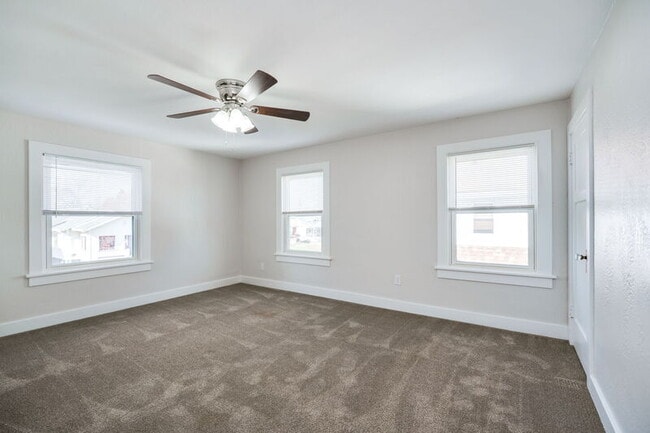 Building Photo - 2824 Dwight Ave