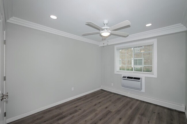 Building Photo - 105 Overton Ave