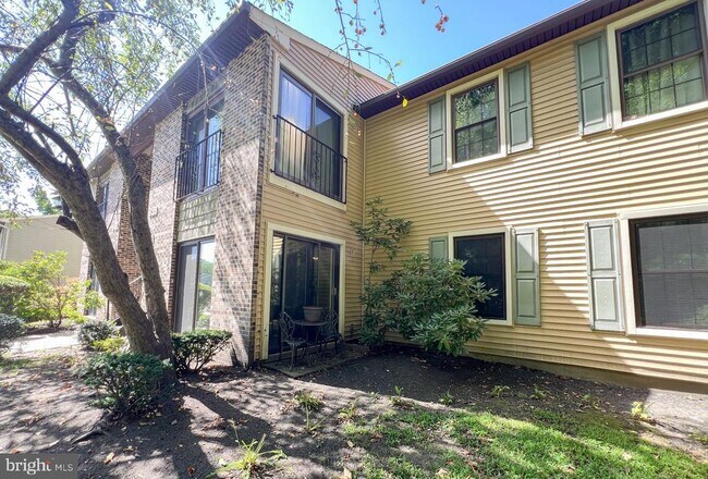 Building Photo - 81 W Bluebell Ln