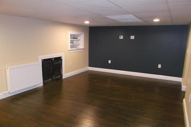 Building Photo - 52 Ferris St