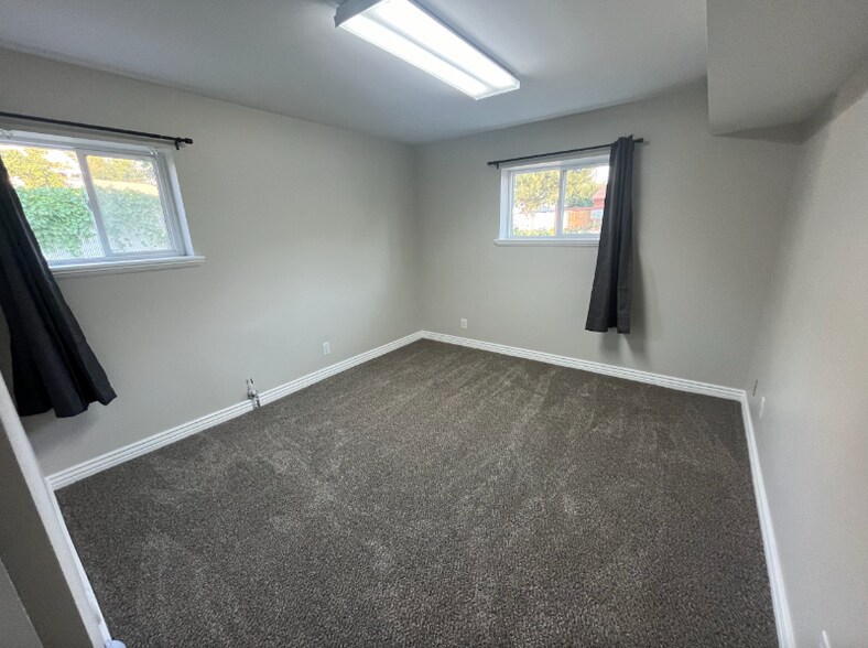 Building Photo - 819 E 700 S