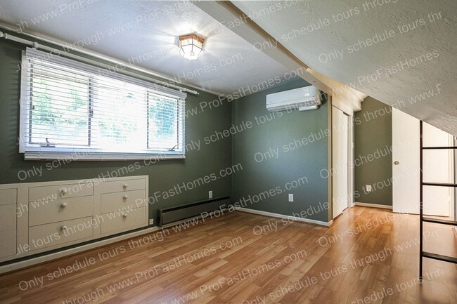 Building Photo - 7840 SW West Slope Dr