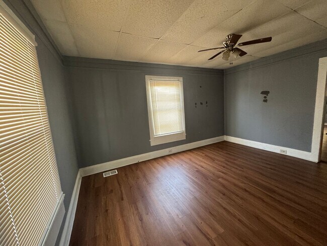 Building Photo - 319 Linwood Rd