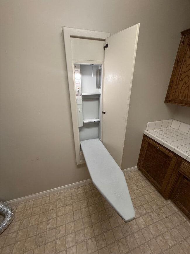 Building Photo - Beautiful 4-Bedroom Home with Office and S...