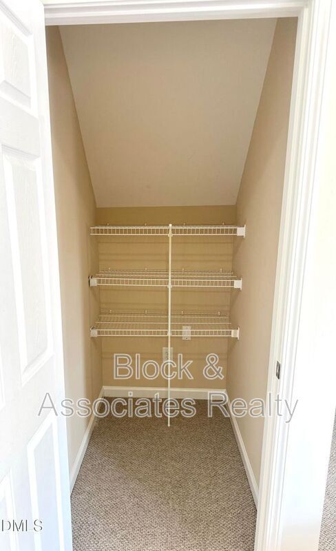 Building Photo - 116 Reno Ave