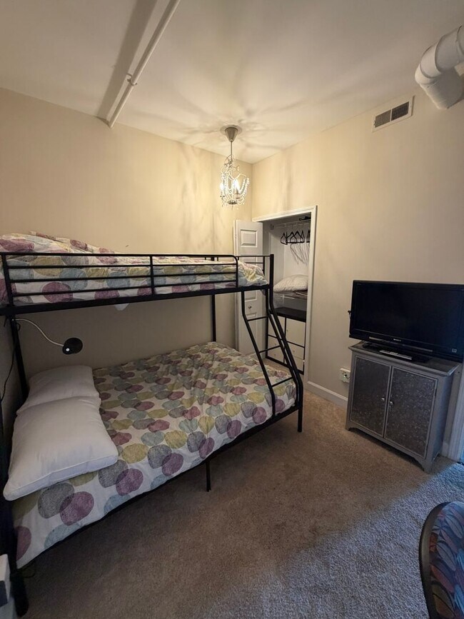 Building Photo - Downtown Loft-Style Condo with In-unit Laundry & Fully Furnished