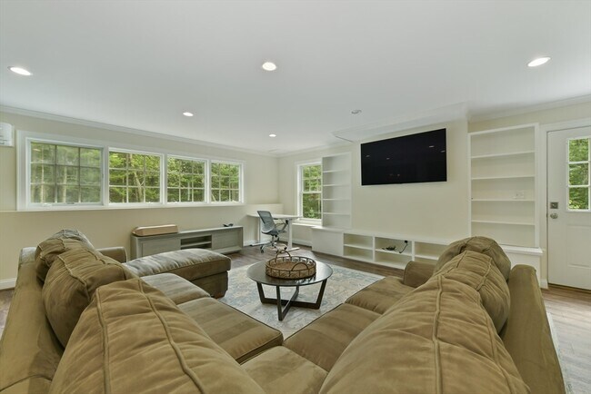 Building Photo - 159 Walpole St