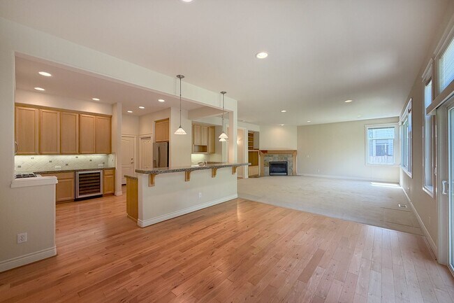 Building Photo - 3Bd/2.5Ba Redmond Home