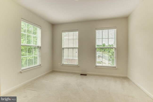 Building Photo - 45770 Winding Branch Terrace