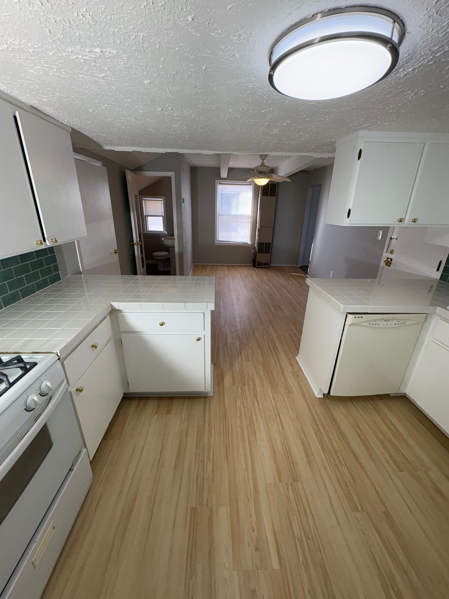 Building Photo - 403 E Saratoga St