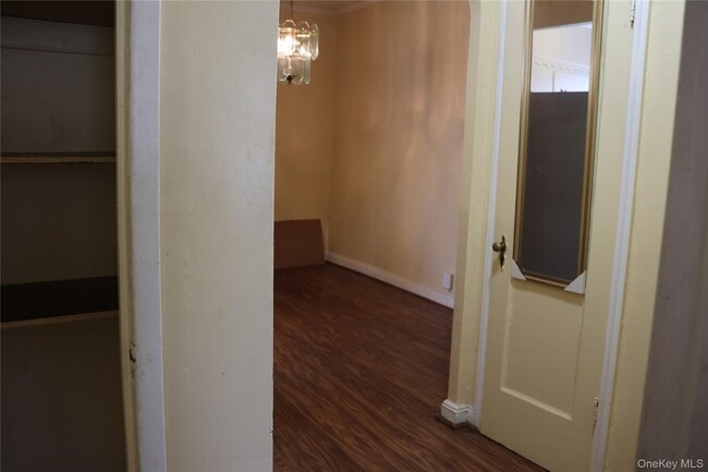 Building Photo - 955 E 98th St