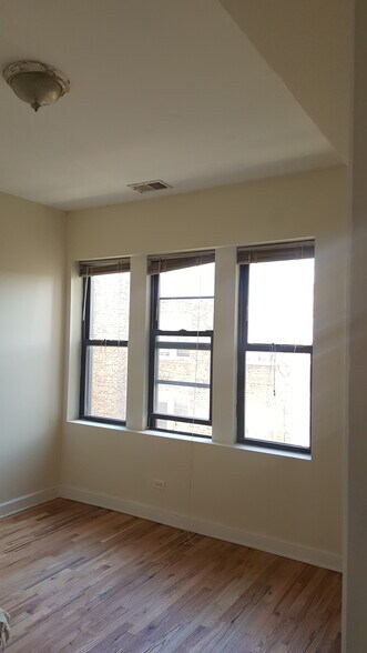 Building Photo - 2243 W Rosemont Ave