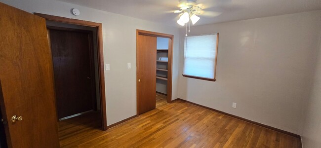 Building Photo - 3-4 bedroom ranch with attached garage, fe...