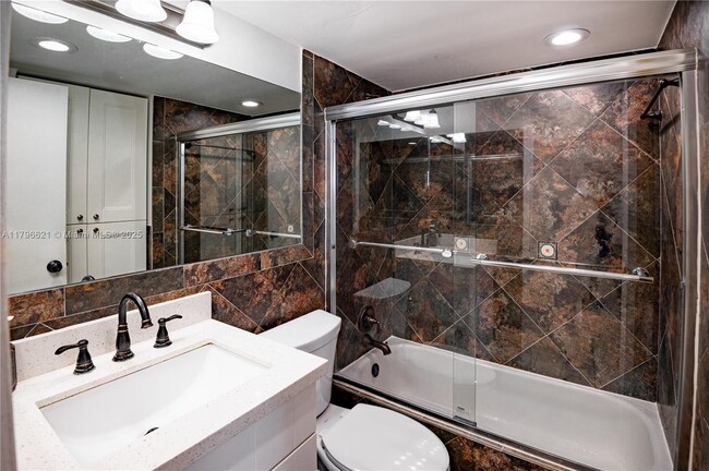Building Photo - 7545 E Treasure Dr