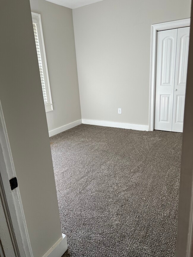 Building Photo - 631 9th Ct S