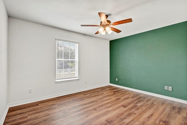 Building Photo - 610 Splitrock