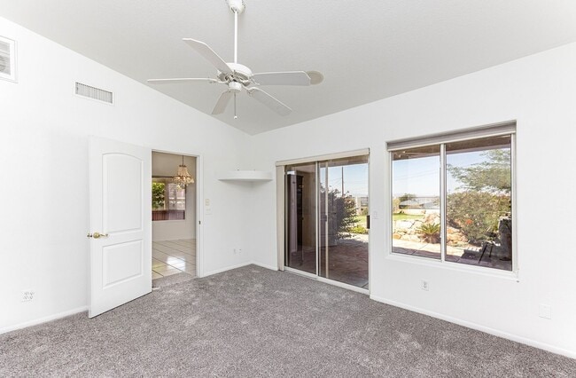 Building Photo - Long Term 4 Bedroom Rental with a Beautifu...