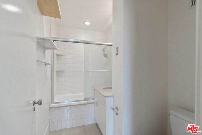 Building Photo - 257 S Spring St
