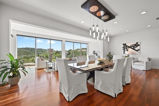 Building Photo - 405 Barrett Ln