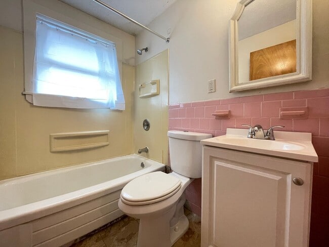 Building Photo - 183 Loudon Rd