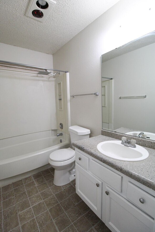 Building Photo - 4724 Oakfield Way