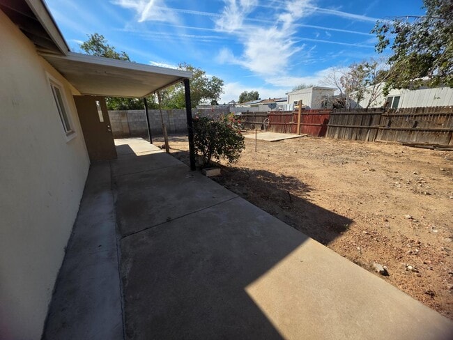 Building Photo - 1502 N 180th Dr