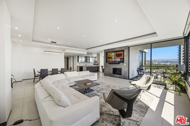 Building Photo - 10350 Wilshire Blvd