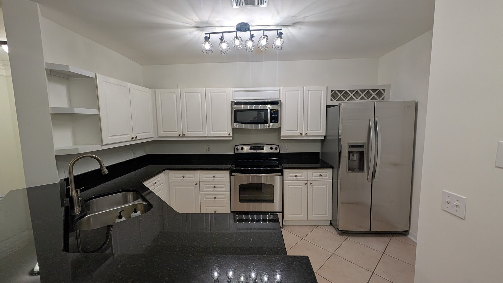 Building Photo - 3334 Peachtree Rd NE