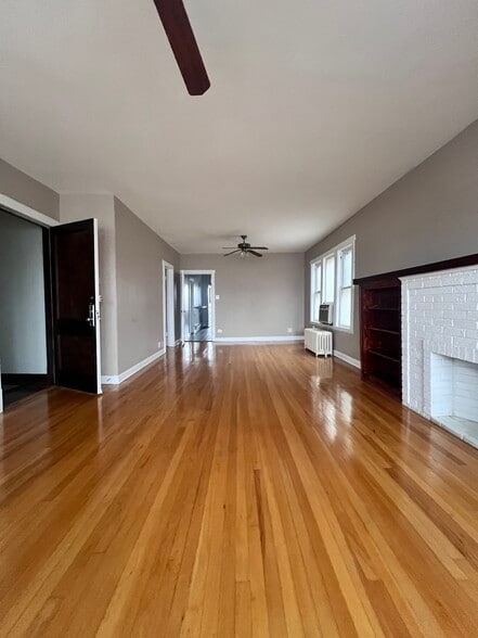 Building Photo - 5318 W Foster Ave