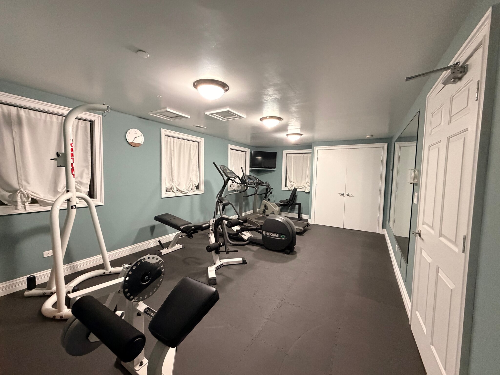 Building Photo - 122 S Evergreen Ave