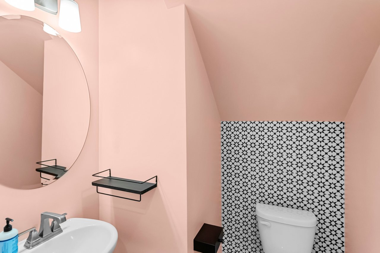 Building Photo - 1515 Hidden Falls Rd