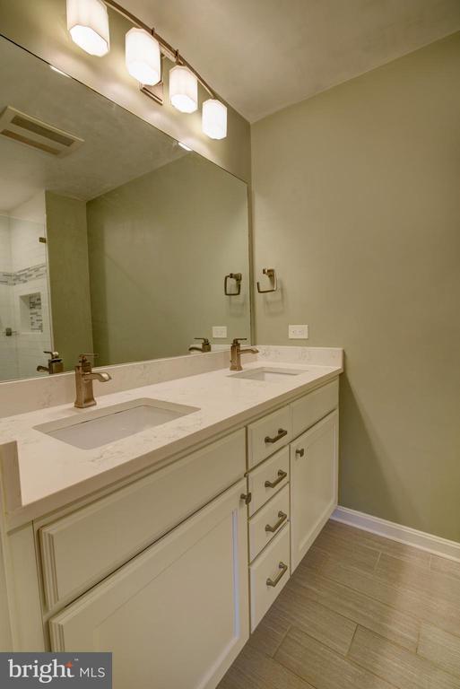 Building Photo - 8521 Tysons Ct