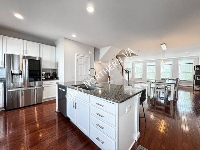 Building Photo - 9471 Canonbury Square