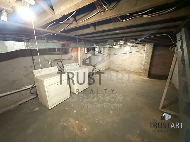 Building Photo - 330 N 53rd St