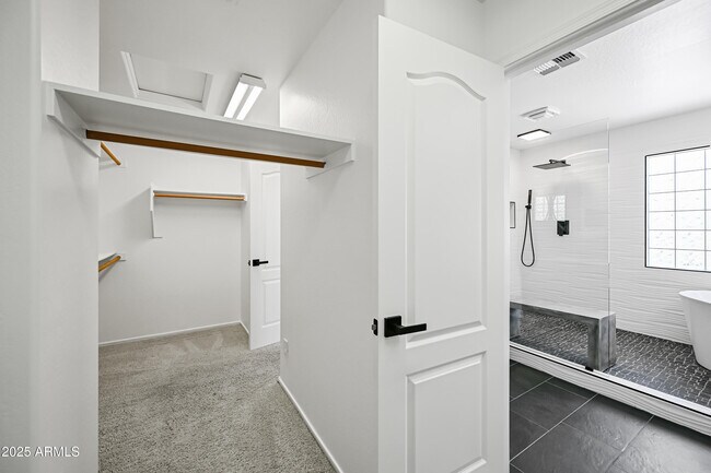 Building Photo - 2426 W Horsetail Trail