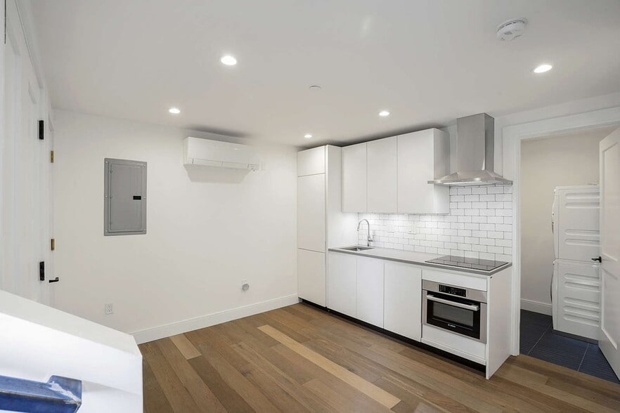 Building Photo - 49 Beacon St