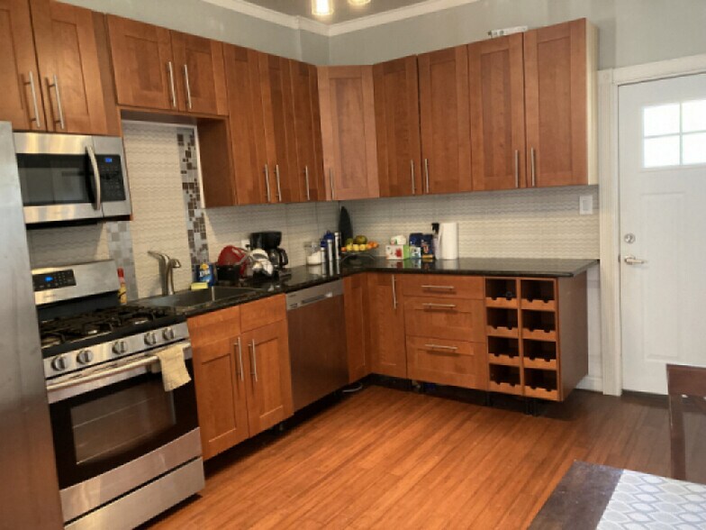 Building Photo - 846 N Mozart St