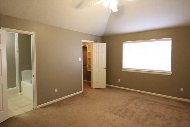 Building Photo - 10811 Burkes Garden Dr