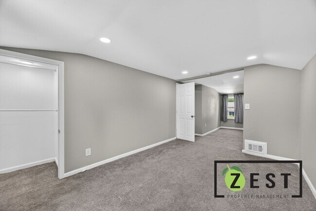 Building Photo - Beautiful Updated 4 Bed 1.5Bath Colonial **Open House Sunday June 21st from 1pm to 2pm**