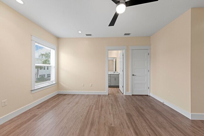 Building Photo - Luxury 3 Bedroom Townhouse on Okaloosa Island!