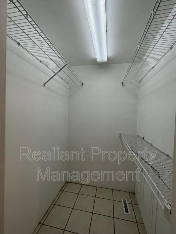 Building Photo - 1940 Pershing Rd