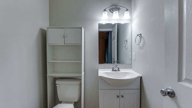 Building Photo - 3 Bedroom 1.5 Bath Home in Holly Court - Goose Creek