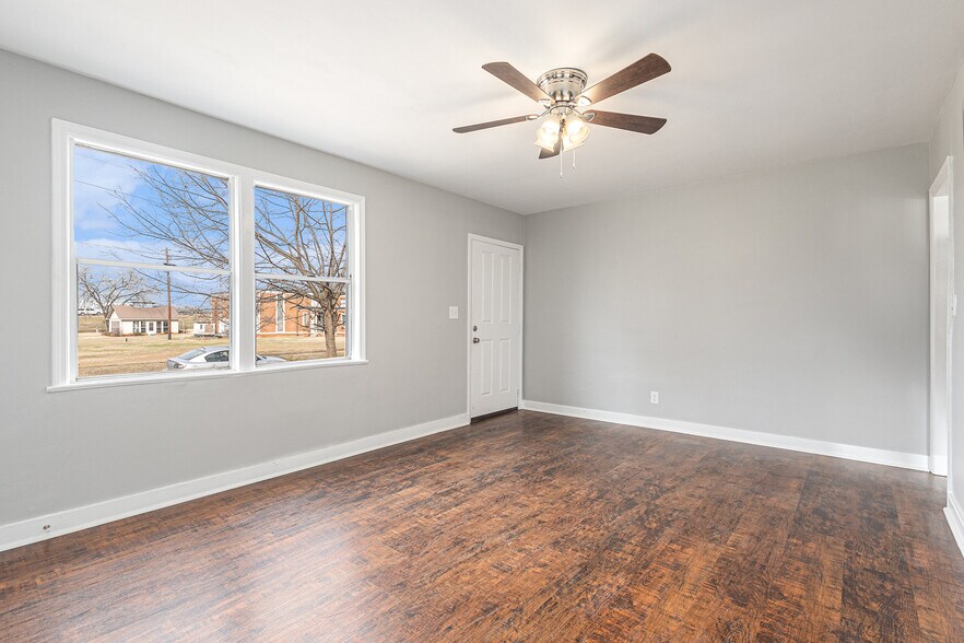 Building Photo - 701 9th Ave S