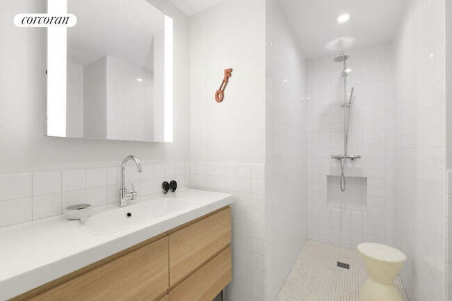 Building Photo - 21 Bleecker St