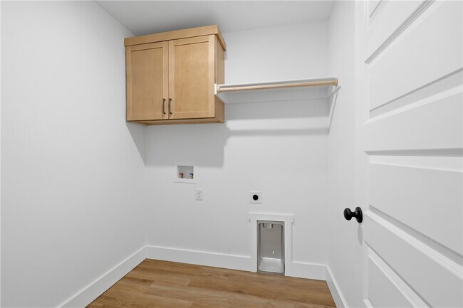 Building Photo - 5071 Vista Ave